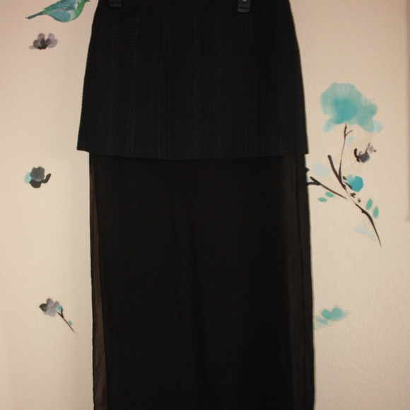 🎉🎉BCBG MAXAZRIA Mini skirt underlay mesh - Picture 3 of 4